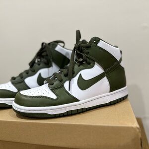 Nike dunks olive